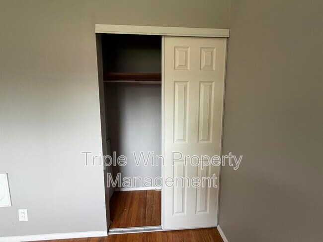Building Photo - 10319 Varnum Dr