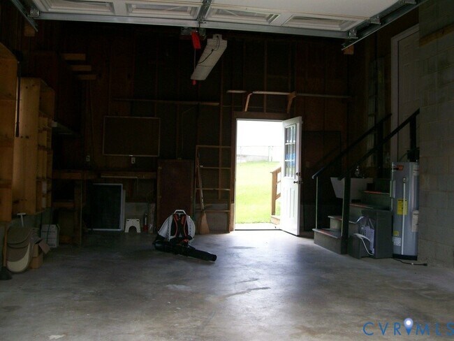 Building Photo - 111 Lakeside Dr