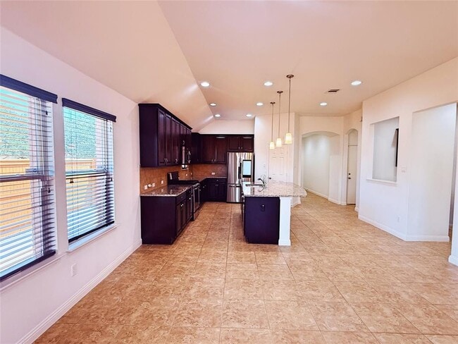 Building Photo - 3500 Esperanza Dr