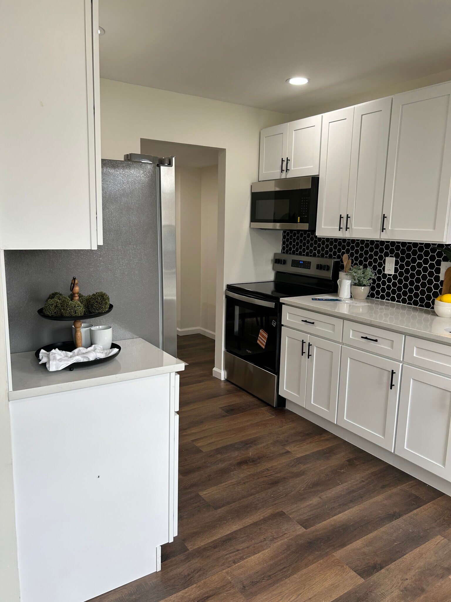 Building Photo - 196 Key Pky