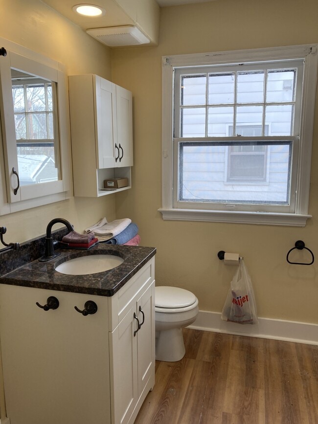 Building Photo - 506 W William St