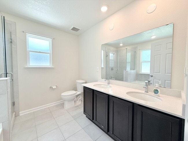 Building Photo - Beautiful 4BR Home with Open Floor Plan & Fully Fenced Backyard