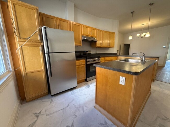 Building Photo - 450 E Lorraine Ave