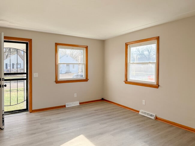 Building Photo - 1612 Maine