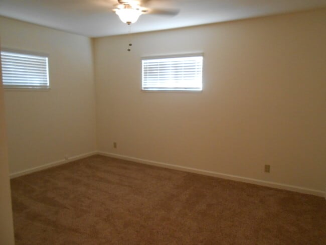 Building Photo - Cute 2 Bedroom, 1 Bathroom Home in the orchards!