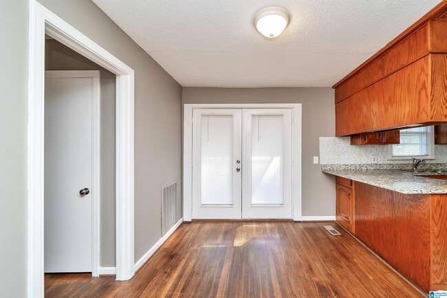 Building Photo - 1301 27th Ave N