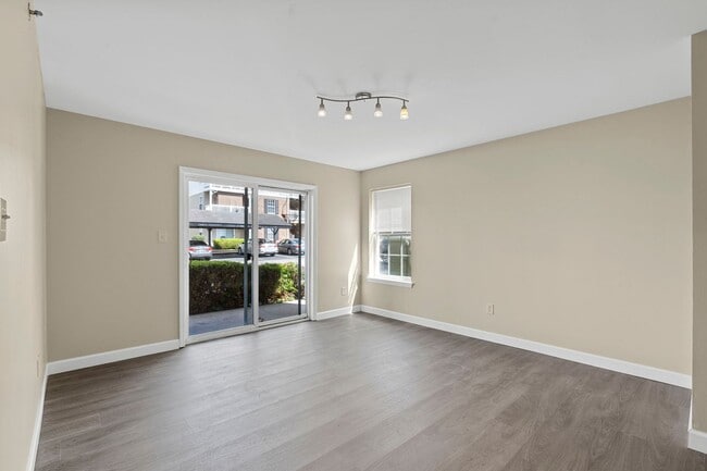 Building Photo - Spacious 2-Bed, 2-Bath Condo