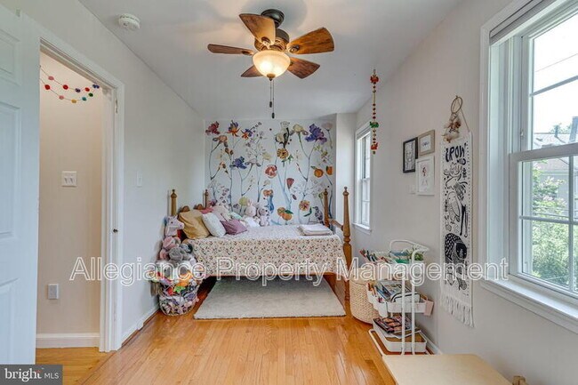 Building Photo - 912 Green St