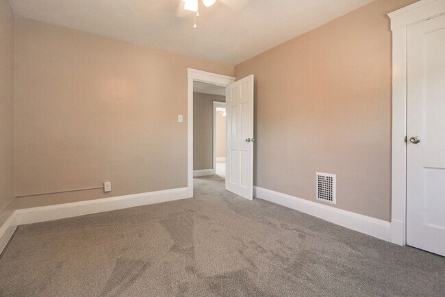 Building Photo - Must See!! Renovated Spacious Single Family House!