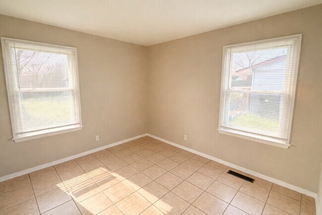 Building Photo - West/Wayne Township!