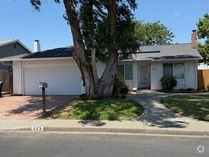 Building Photo - Wonderful 4 bedroom single story with sola...