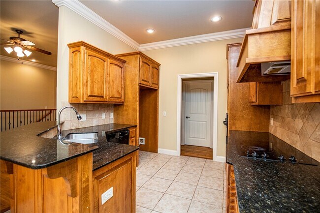 Building Photo - 605 Tunbridge Dr