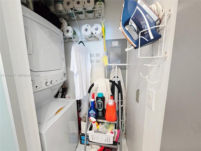 Building Photo - 18201 Collins Ave