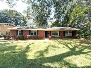 Building Photo - ** 4 Bed 2 Bath located in Dalraida ** Cal...
