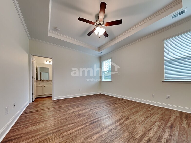 Building Photo - 322 Azore Way