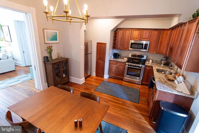 Building Photo - 515 N Columbus St