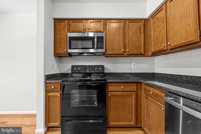 Building Photo - 6088 Heatherwood Dr