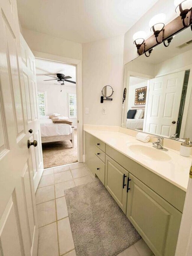 Building Photo - 3115 High Ridge Rd