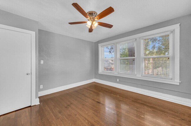 Interior Photo - LOCUST