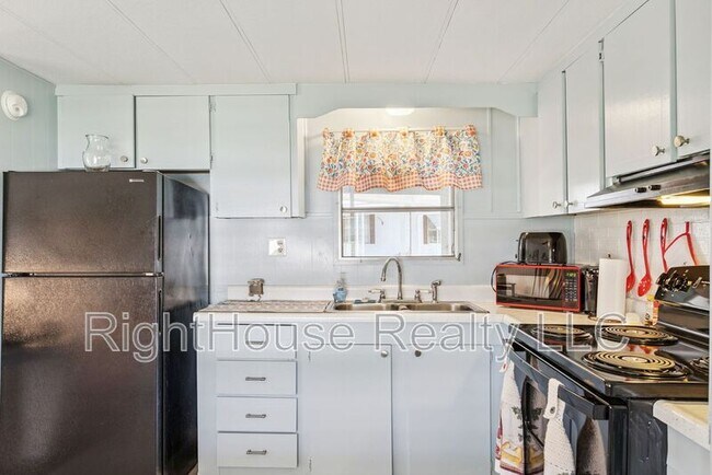 Building Photo - 77 Wildwood Ln