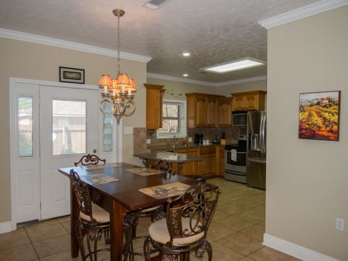 Building Photo - 617 E School St