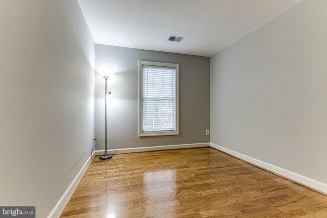 Building Photo - 953 Harrison Cir