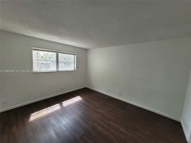 Building Photo - 2832 Fillmore St