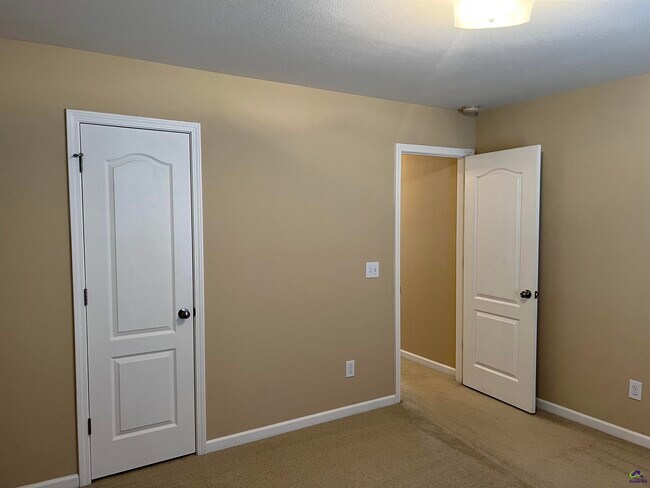 Building Photo - 120 Magnum Way