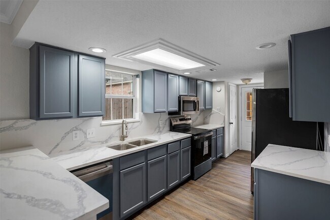 Building Photo - 3718 Treasure Island Dr