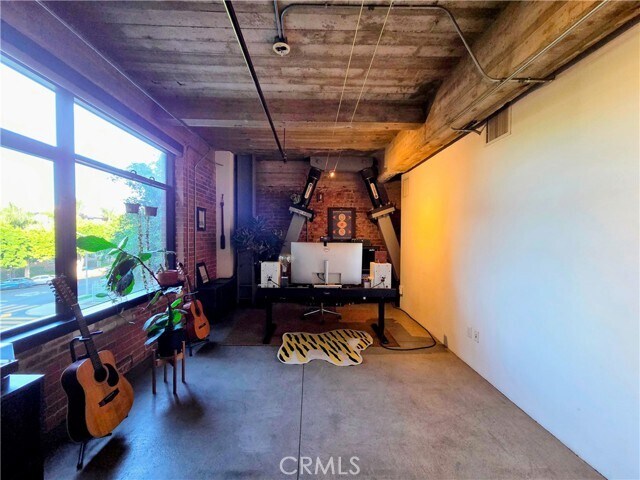 Building Photo - 835 Locust Ave