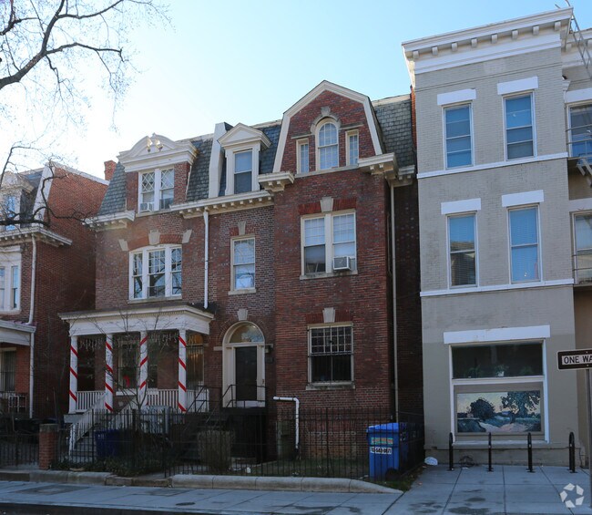 Building Photo - 1666 Park Rd NW