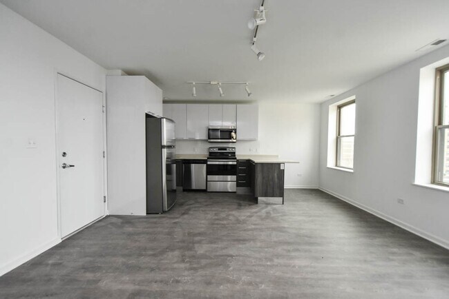 Building Photo - 940 W Winona St