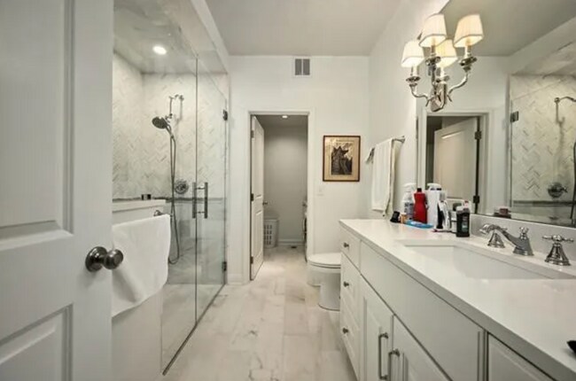 Building Photo - 3952 Shawnee Mission Pky