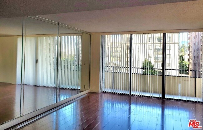 Building Photo - 10535 Wilshire Blvd