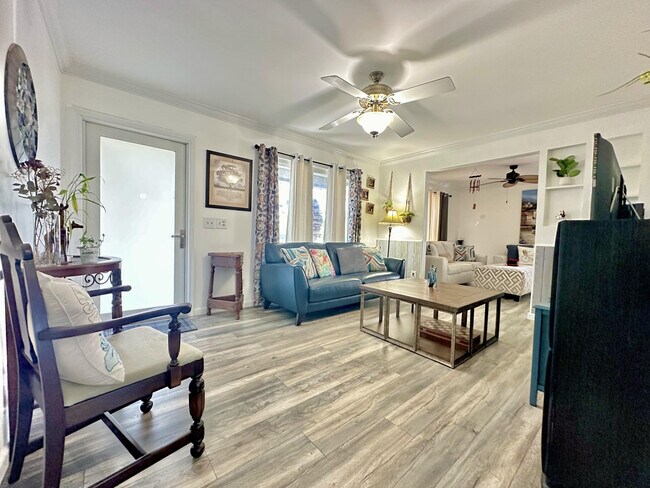 Building Photo - 13619 57th Pl N