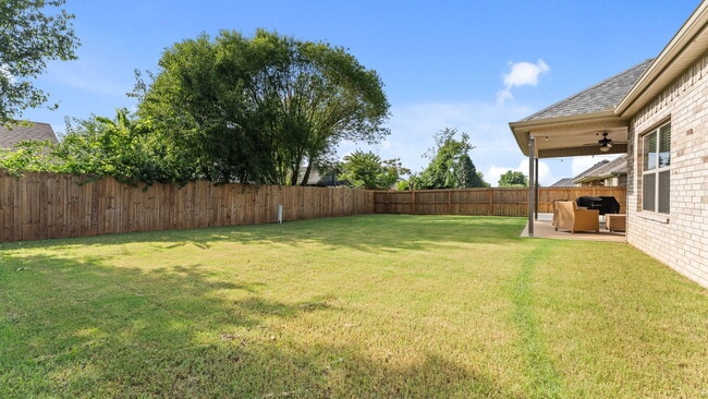 Building Photo - Spacious 4-Bedroom Gem