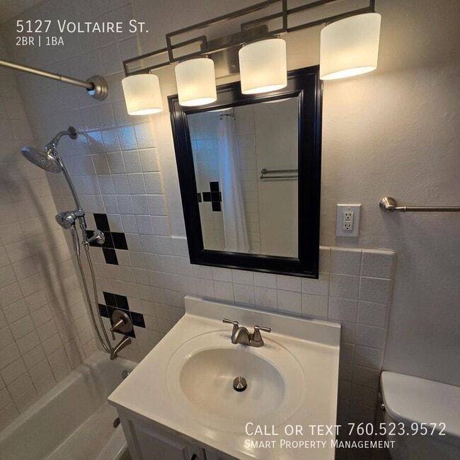 Building Photo - 5127 Voltaire St