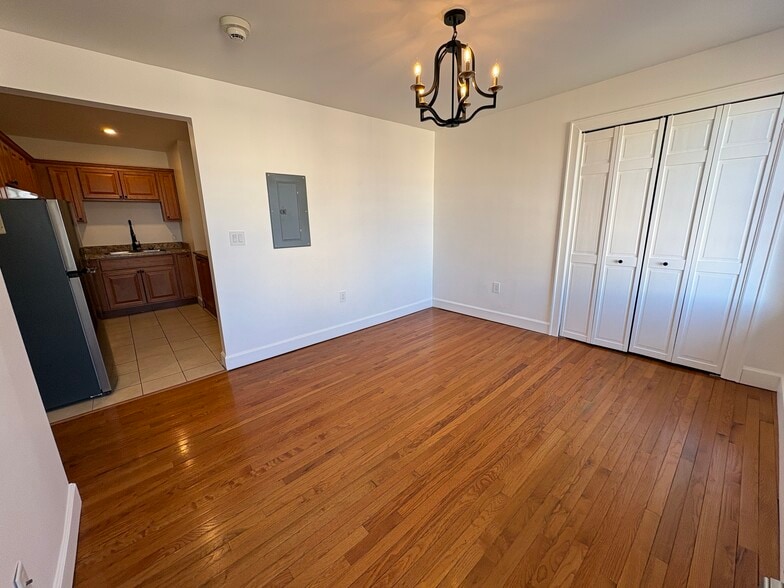 Building Photo - 87 Columbia St