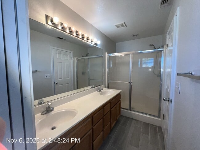 Building Photo - Beautiful Updated Home