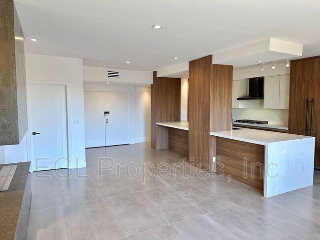 Building Photo - 1223 S Roxbury Dr