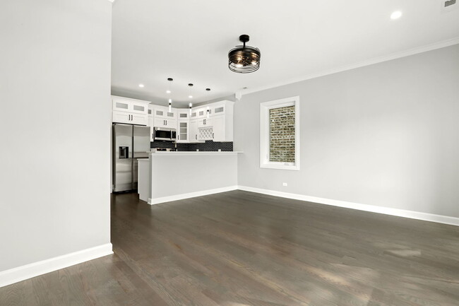 Building Photo - 4605 S Langley Ave