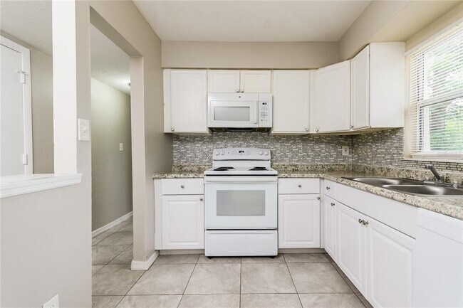 Building Photo - 3201 Bon Air Dr