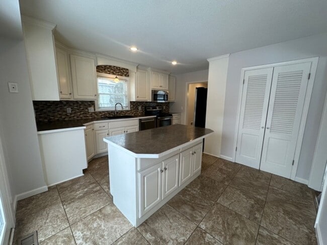 Building Photo - {10240}  Renovated Home in Cherry Hills+ H...