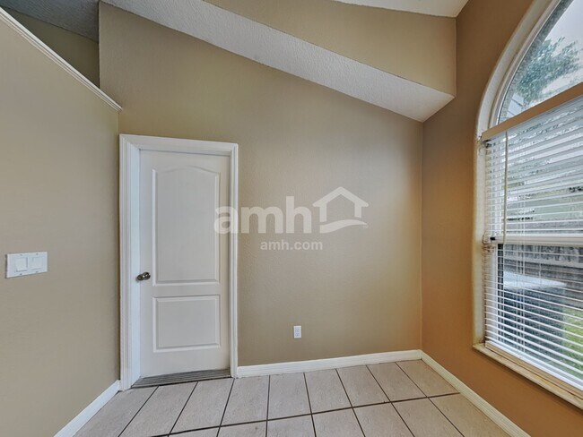 Building Photo - 1591 Crawford Dr