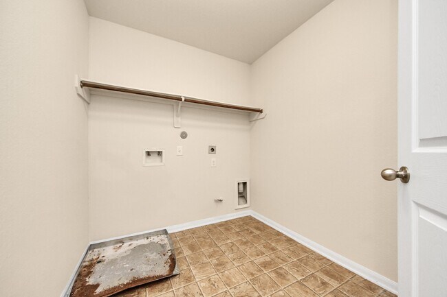 Building Photo - 15623 Sheldon Ridge Way
