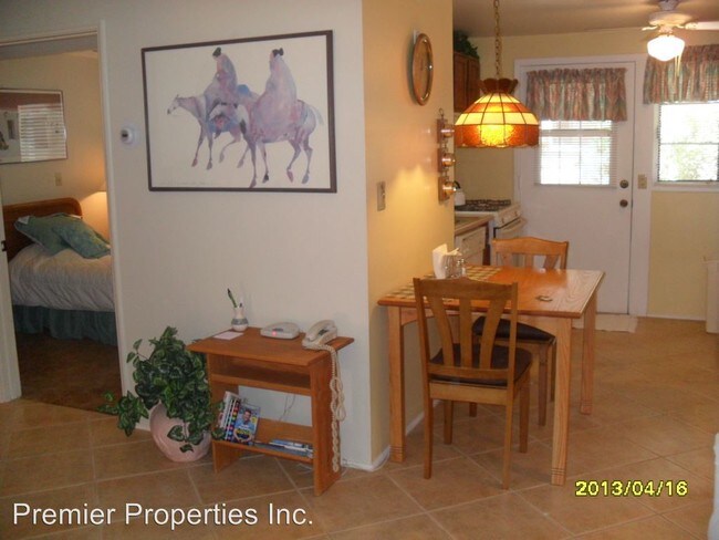 Building Photo - 408 S La Canada Dr