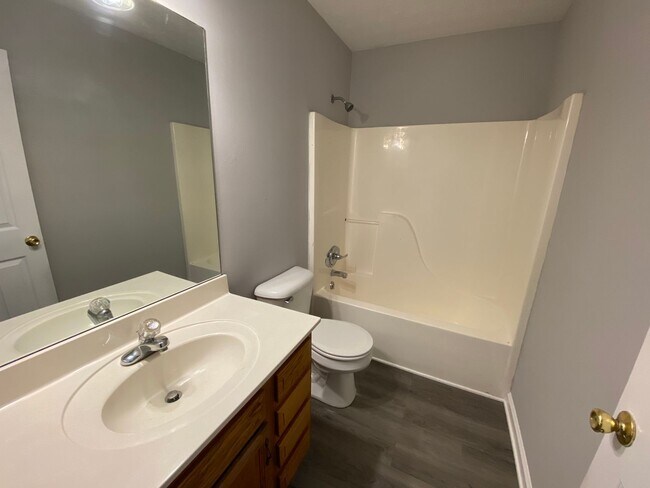 Building Photo - 415 Moonlite Ave