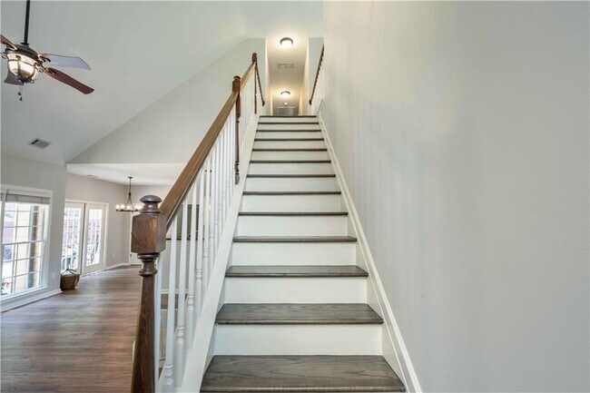 Building Photo - 1245 S Bethany Creek Dr