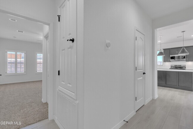 Building Photo - 14936 Hill Ridge Ct