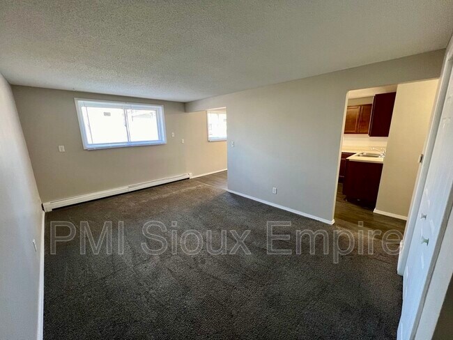 Building Photo - 116 S Garfield Ave